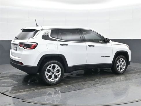 Used 2025 Jeep Compass Sport w/ Mopar Graphics Package image 4