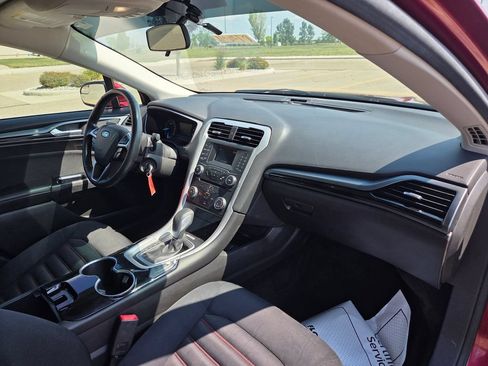 Used 2016 Ford Fusion SE w/ Equipment Group 201A FWD image 29