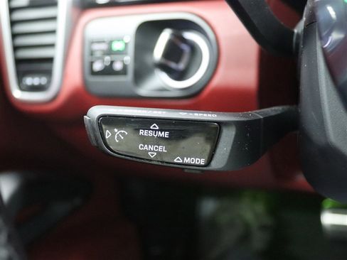 Used 2019 Porsche Cayenne S image 34