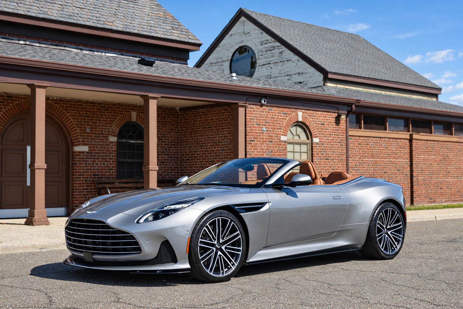 Used 2024 Aston Martin DB12 Convertible RWD image 1