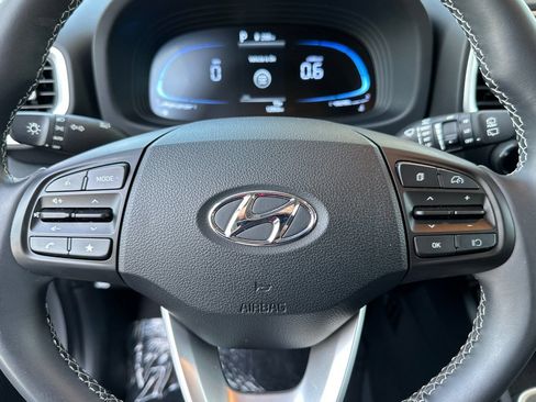 Used 2025 Hyundai Venue SEL FWD image 23