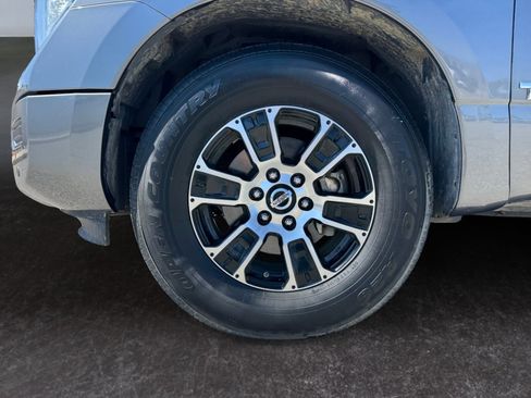 Used 2021 Nissan Titan SV w/ SV Convenience Package RWD image 9