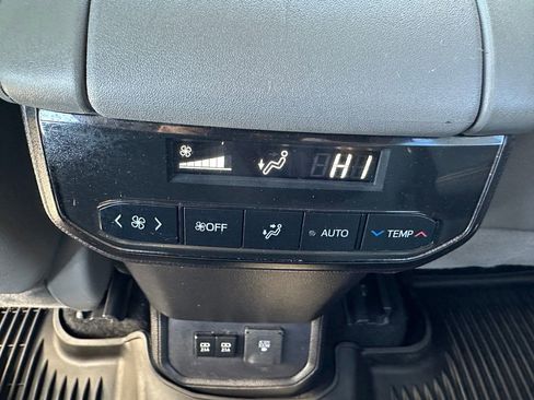 Used 2021 Toyota Highlander Limited image 16