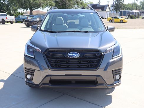 Used 2024 Subaru Forester Premium AWD/4WD image 2