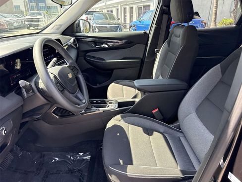 Used 2025 Chevrolet TrailBlazer LT FWD image 17