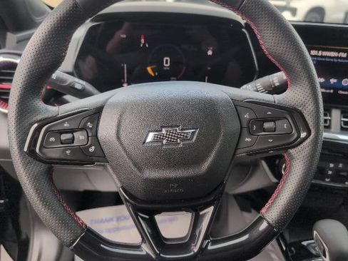 Used 2024 Chevrolet Trax RS w/ Sunroof Package FWD image 21