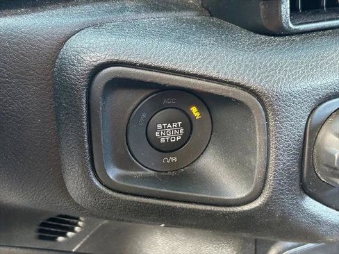 Certified 2025 Jeep Gladiator Sport AWD/4WD image 21