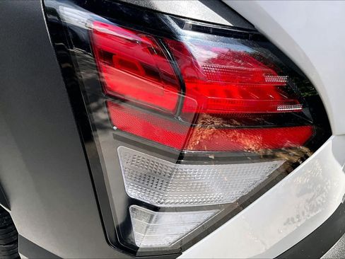 Used 2025 Hyundai Kona SEL FWD image 28