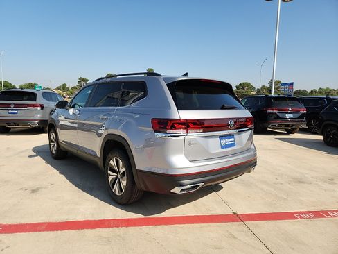 New 2026 Volkswagen Atlas SE FWD image 5