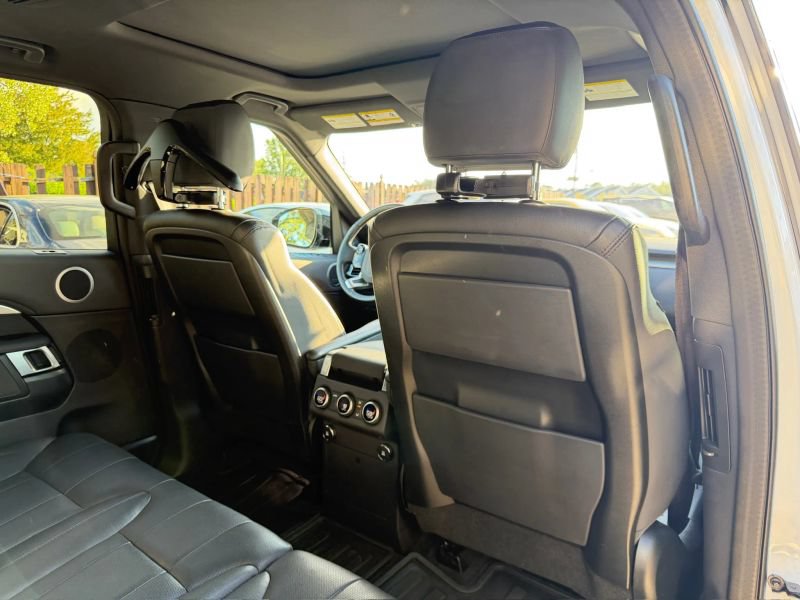 Used 2020 Land Rover Discovery Landmark AWD/4WD image 28