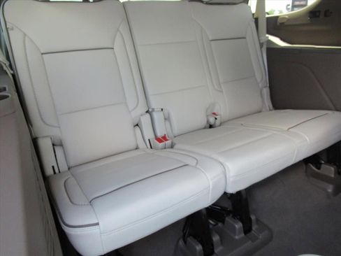 Used 2026 GMC Yukon Denali w/ Sun & Power Step Package AWD/4WD image 36
