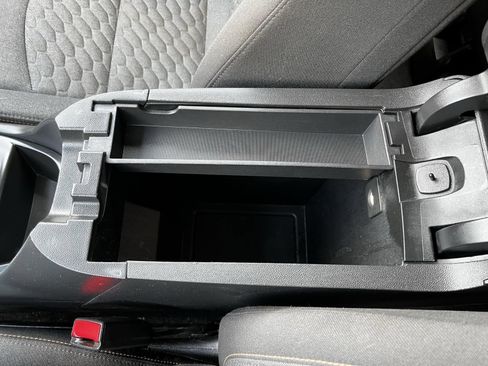 Used 2021 Chevrolet Equinox LT image 38