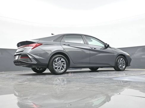 Used 2025 Hyundai Elantra Hybrid FWD image 48