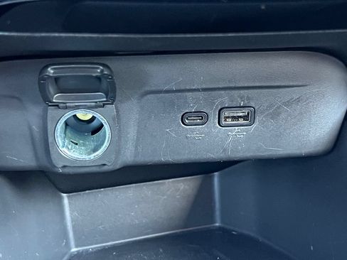 Used 2025 Chevrolet Trax LT FWD image 29