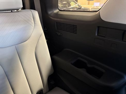 Used 2024 Hyundai Palisade SEL FWD image 37