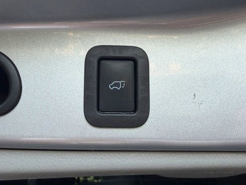 Used 2016 Toyota Highlander Plus FWD image 20