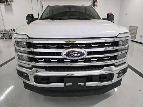 Used 2024 Ford F250 Lariat w/ FX4 Off-Road Package image 2