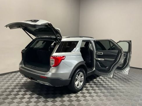Used 2022 Ford Explorer XLT w/ Equipment Group 202A AWD/4WD image 28