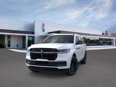 New 2026 Lincoln Navigator Reserve w/ Jet Appearance Package AWD/4WD image 3