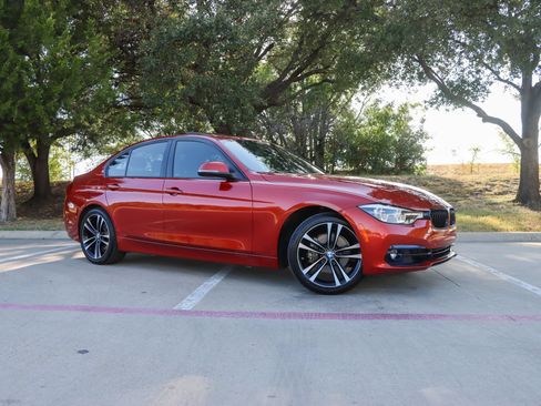 Used 2018 BMW 330i Sedan RWD image 1