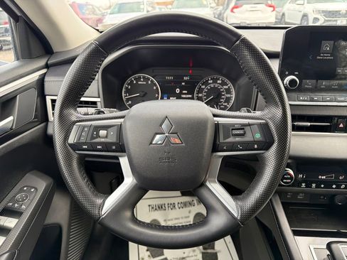 Used 2024 Mitsubishi Outlander SE image 16