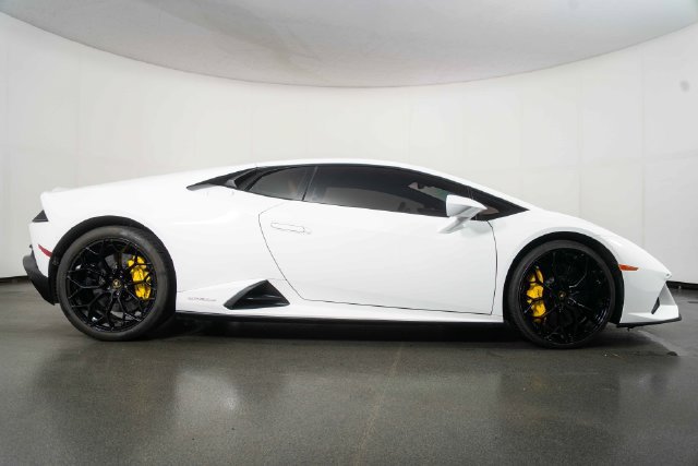 Used 2020 Lamborghini Huracan EVO RWD image 13