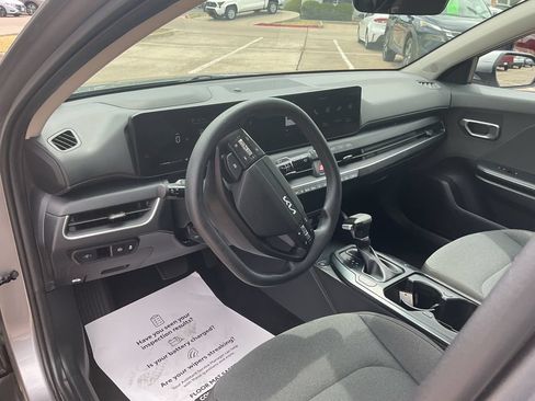 Used 2025 Kia K4 FWD image 13