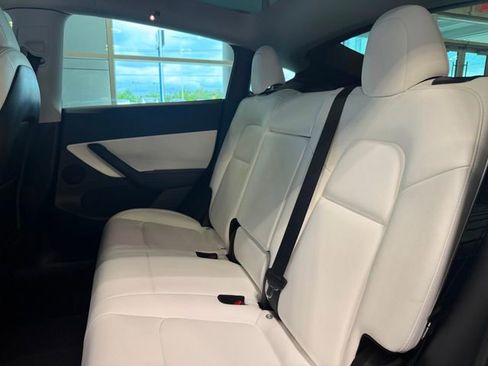 Used 2022 Tesla Model Y Long Range AWD/4WD image 20