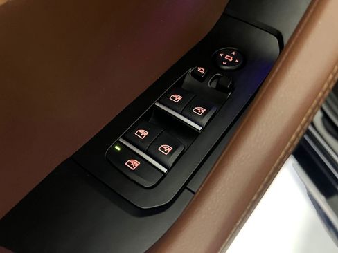 Used 2023 BMW X6 xDrive40i w/ Executive Package image 25