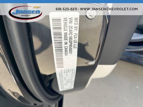 Used 2023 Chrysler Pacifica Touring-L FWD image 33