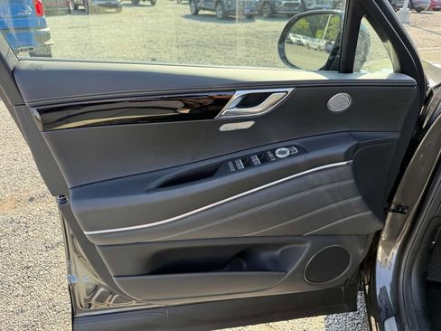 Used 2025 Genesis GV80 2.5T image 13