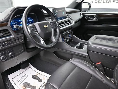 Used 2023 Chevrolet Suburban Premier image 18