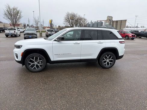 Used 2024 Jeep Grand Cherokee Limited AWD/4WD image 4