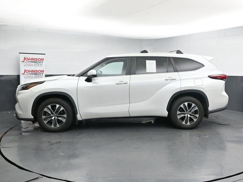 Used 2023 Toyota Highlander XLE image 5