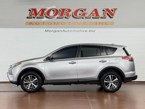 Used 2018 Toyota RAV4 XLE AWD/4WD image 6