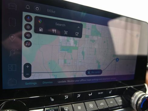 Used 2024 GMC Canyon AT4 image 7