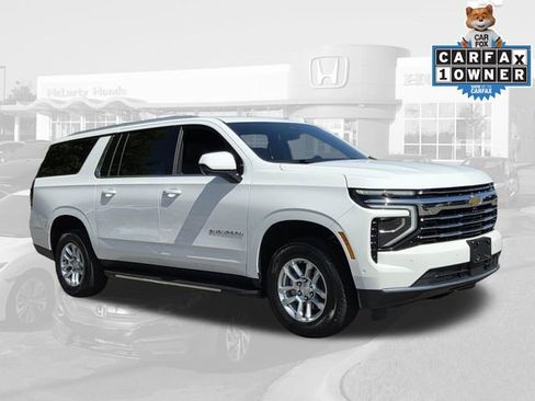 Used 2025 Chevrolet Suburban LT RWD image 4
