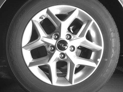 Used 2025 Kia Soul LX w/ LX Technology Package FWD image 11