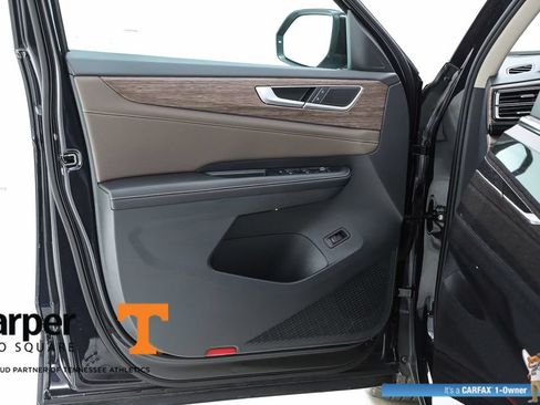 Used 2025 Volkswagen Atlas SEL AWD/4WD image 18