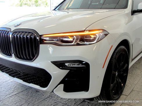 Used 2022 BMW X7 xDrive40i w/ M Sport Package AWD/4WD image 38