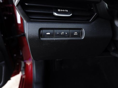 Used 2024 Nissan Altima 2.5 SV FWD image 19