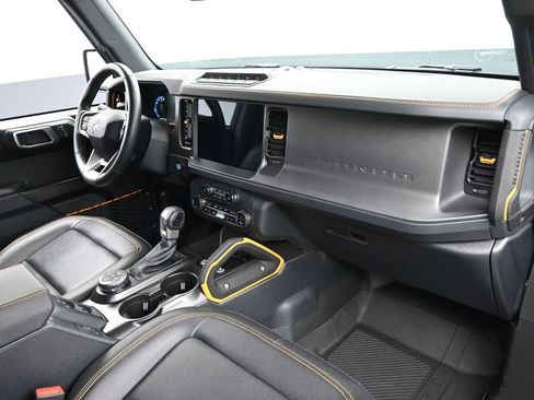 Used 2024 Ford Bronco Badlands image 32