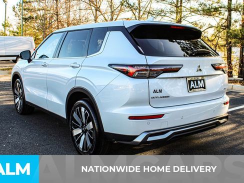 Used 2025 Mitsubishi Outlander SE image 5