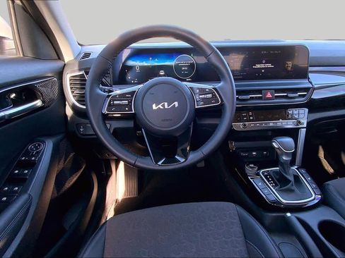 Used 2024 Kia Seltos X-Line AWD/4WD image 6