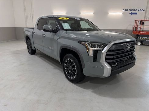 Used 2025 Toyota Tundra Limited AWD/4WD image 4