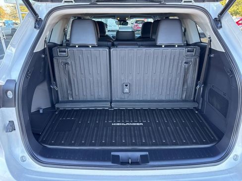 Used 2023 Toyota Highlander XLE image 21