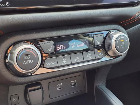 New 2025 Nissan Versa SR w/ Trunk Package image 18