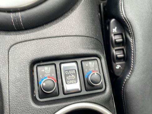 Used 2018 Nissan 370Z Touring RWD image 10