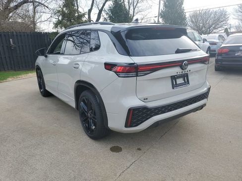 New 2026 Volkswagen Tiguan SE R-Line image 3