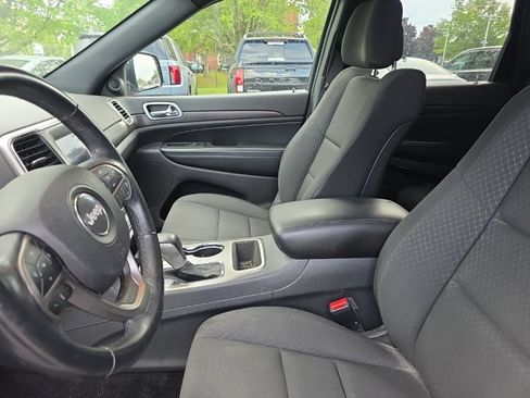Used 2018 Jeep Grand Cherokee Laredo AWD/4WD image 22